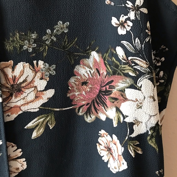 C&E Floral Navy shell tank - Picture 2 of 5